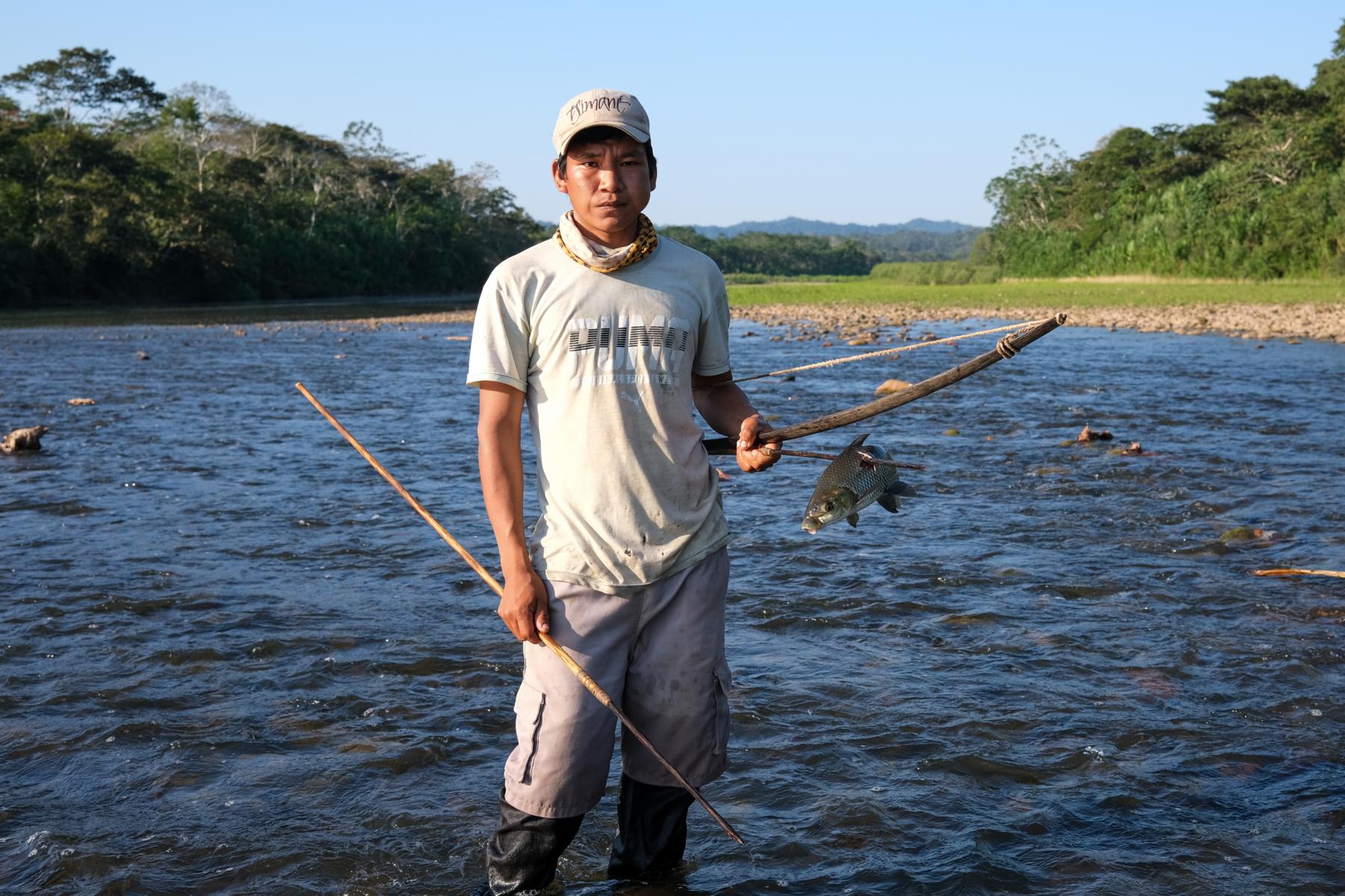 International-Flyfishers-Club-Tsimane-J.-Weber-Sabalo-mit-Bogen